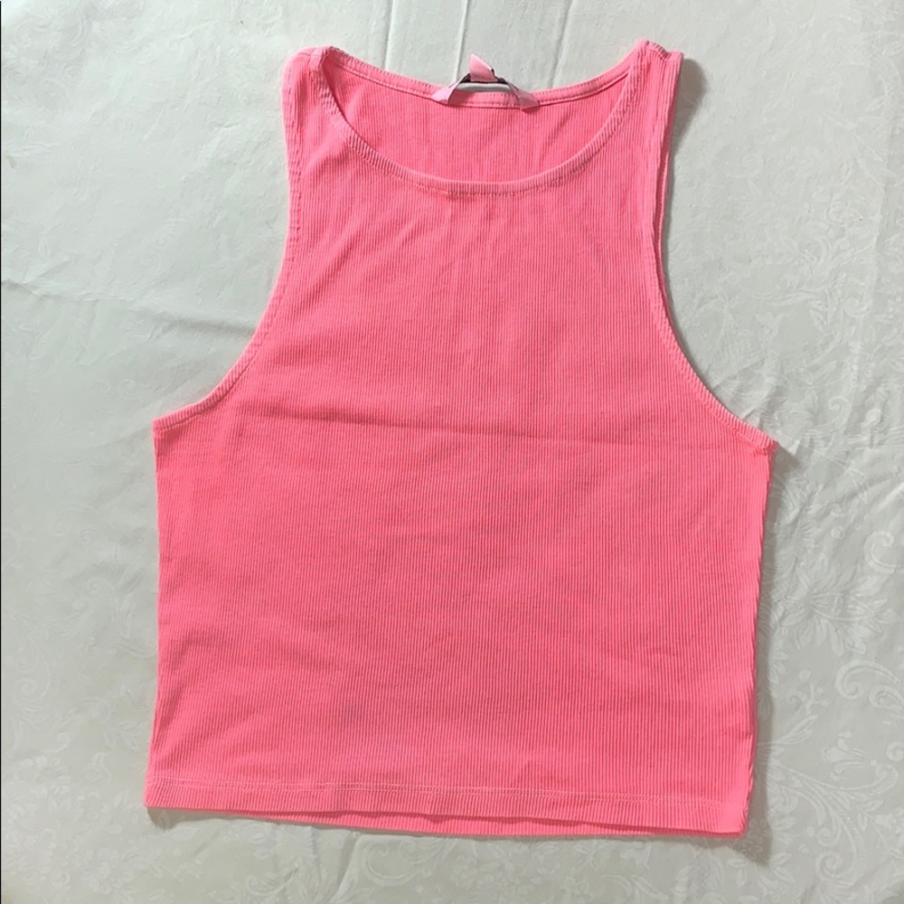 2 Cropped Tanks - Picture 4 of 7